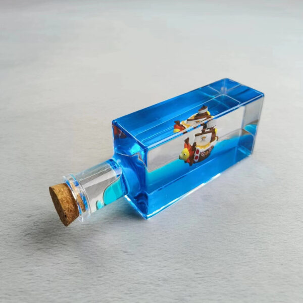 ONE PIECE Thousand Sunny fluid drift bottle desktop decoration